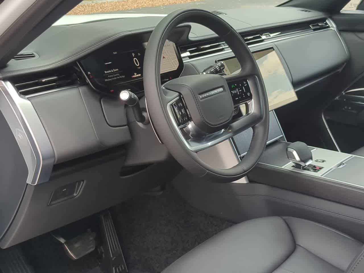 New 2026 Land Rover Range Rover Long Wheelbase SE AWD/4WD image 10