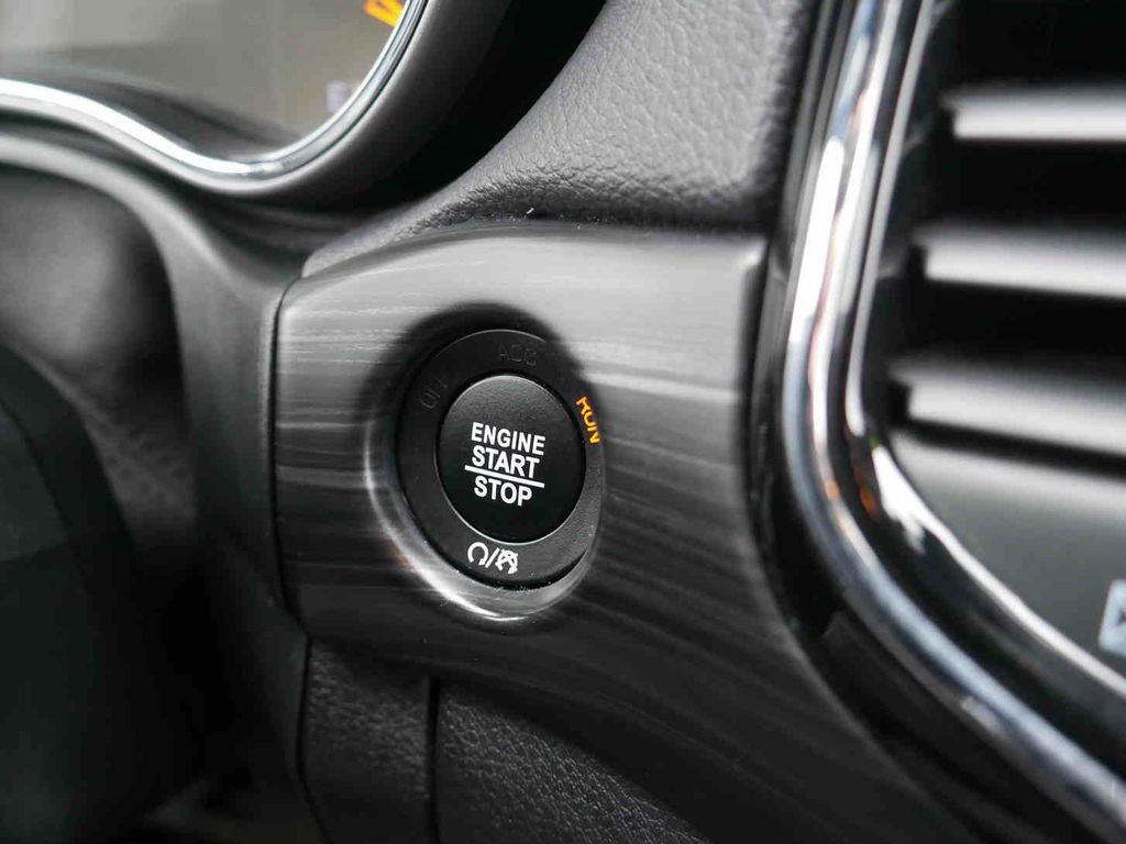 Used 2020 Jeep Grand Cherokee Altitude image 35