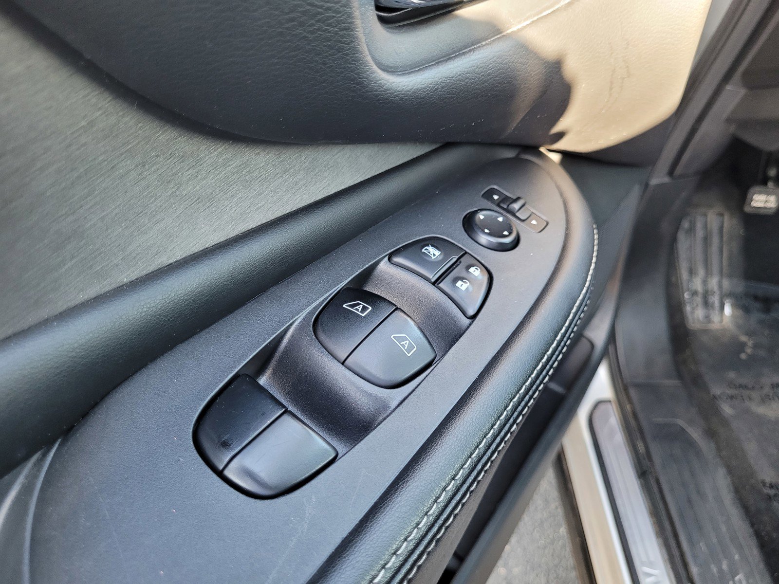 Used 2024 Nissan Murano SV image 26