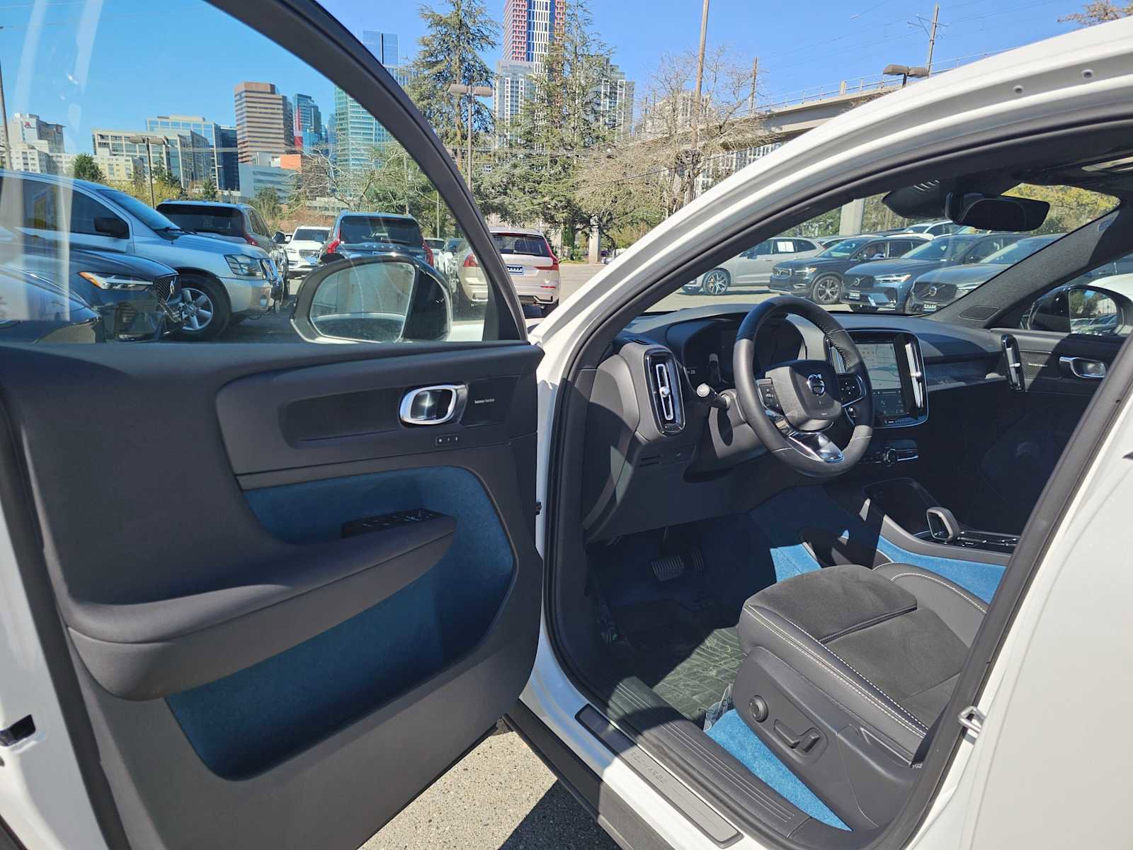 Certified 2023 Volvo C40 P8 Recharge Ultimate w/ Protection Package Premier image 19