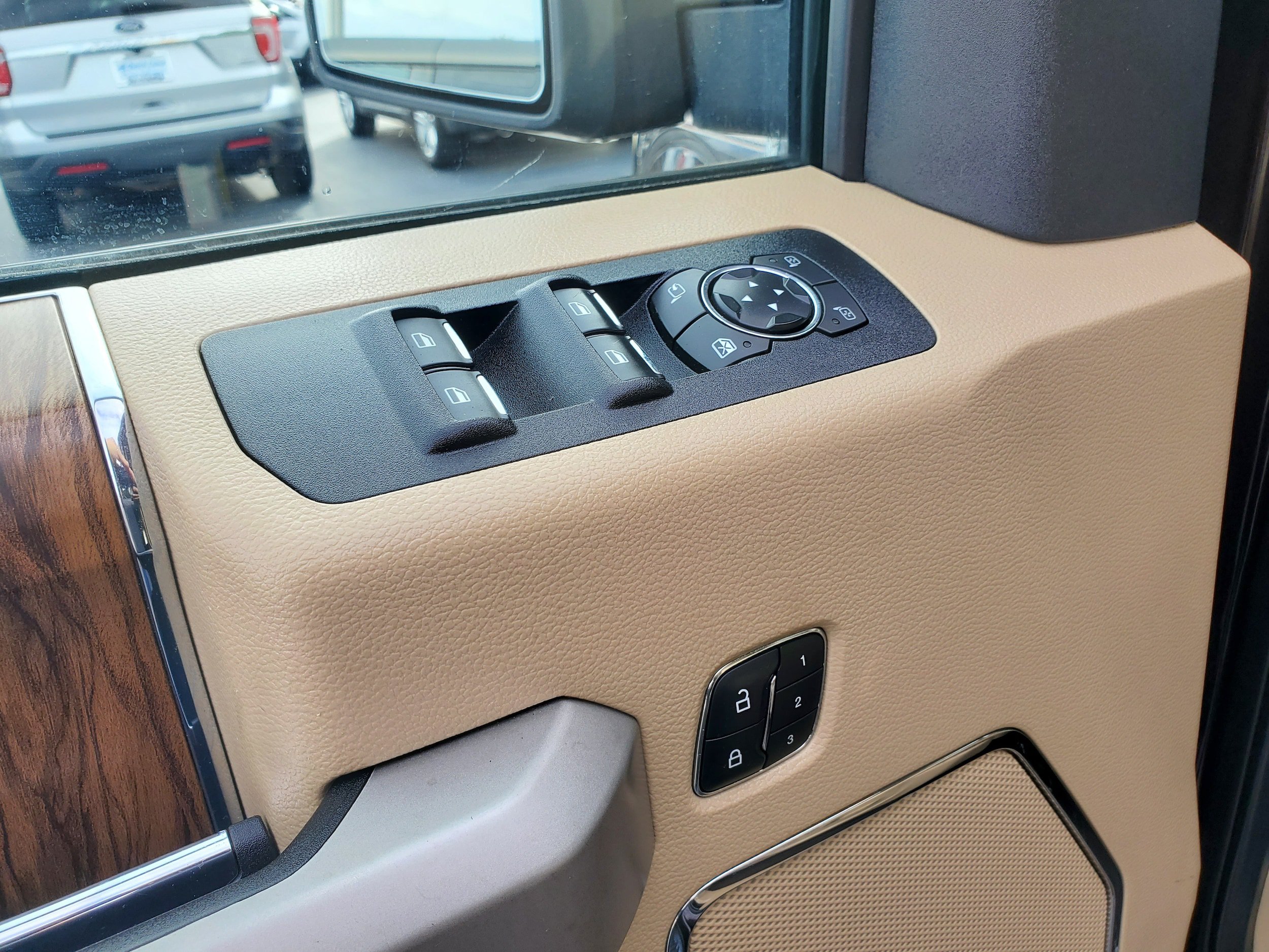 Used 2019 Ford F150 Lariat AWD/4WD image 8