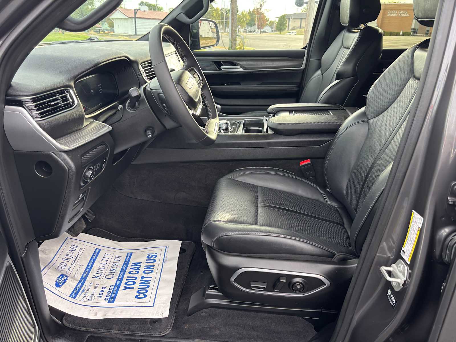 Certified 2024 Jeep Wagoneer L Series III w/ Flexible Seating Group image 23