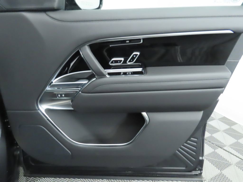 New 2026 Land Rover Range Rover Long Wheelbase SE image 26