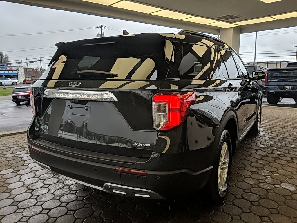 Used 2023 Ford Explorer XLT w/ Equipment Group 202A image 5