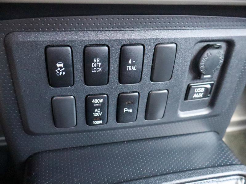 Used 2014 Toyota FJ Cruiser 4WD w/ Upgrade Package image 17