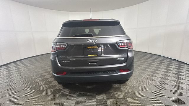 Used 2024 Jeep Compass Latitude w/ Sun and Sound Group AWD/4WD image 4