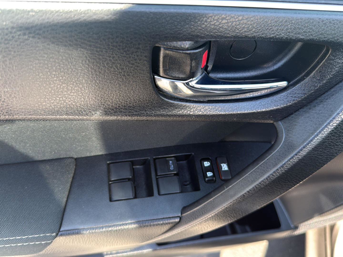 Used 2017 Toyota Corolla LE FWD image 15