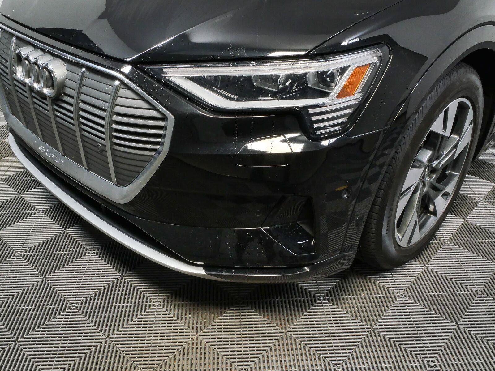 Used 2023 Audi e-tron Premium Plus w/ Premium Plus Package AWD/4WD image 38