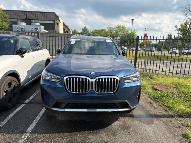 Used 2022 BMW X3 xDrive30i AWD/4WD image 2