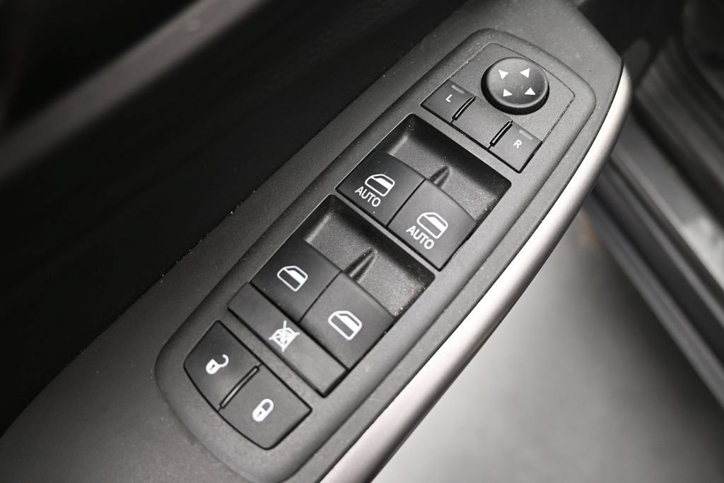 Used 2022 Jeep Cherokee Limited w/ Elite Package AWD/4WD image 13