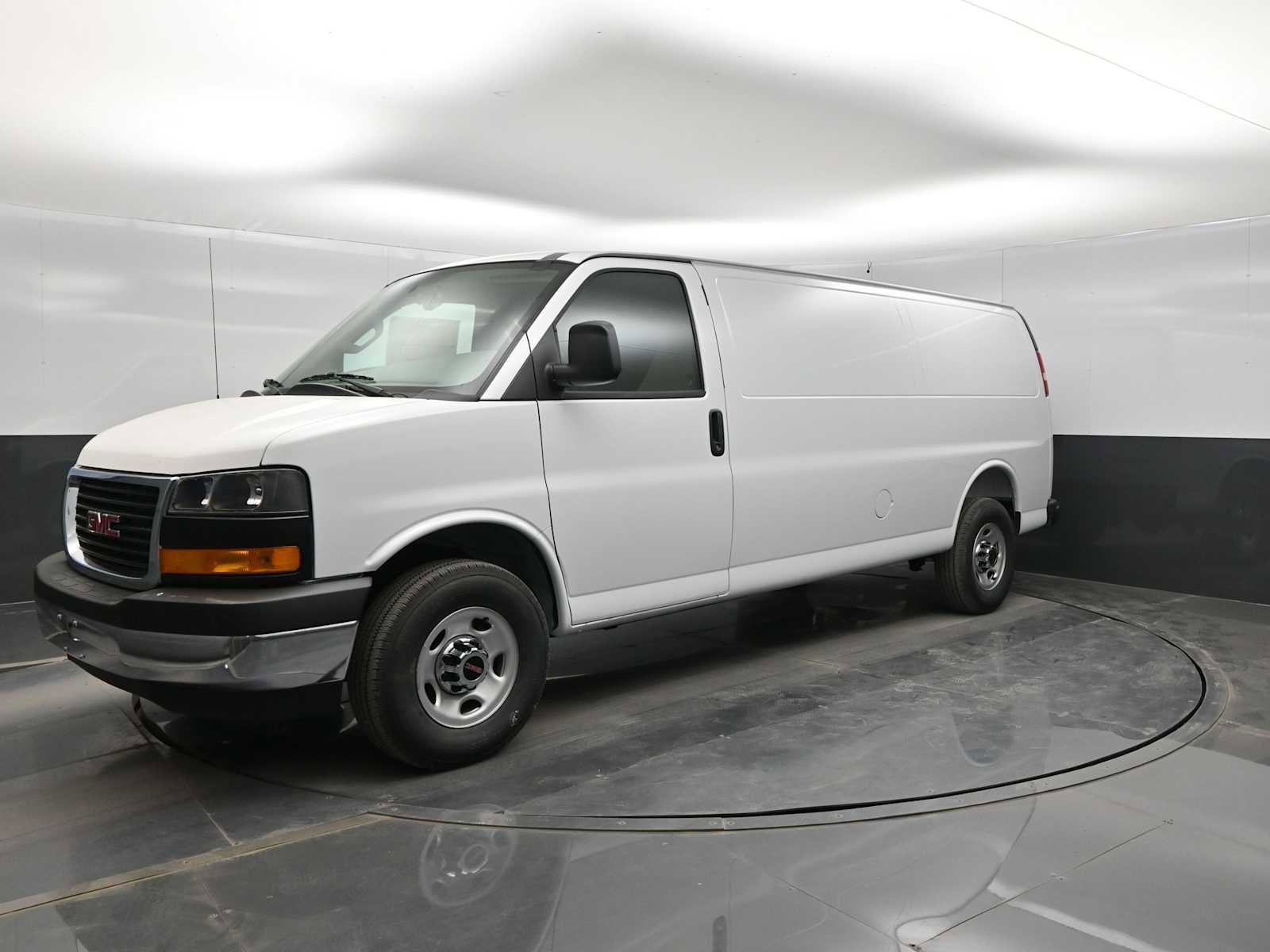 New 2026 GMC Savana 3500 Extended RWD image 4