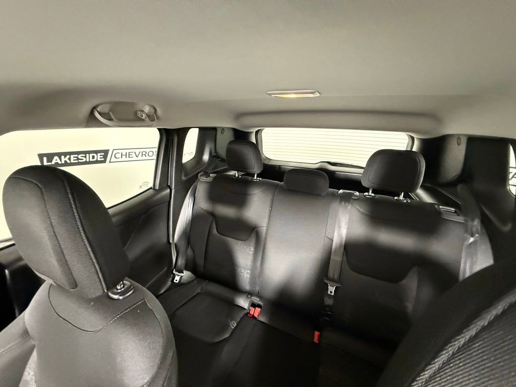 Used 2017 Jeep Renegade Latitude image 27