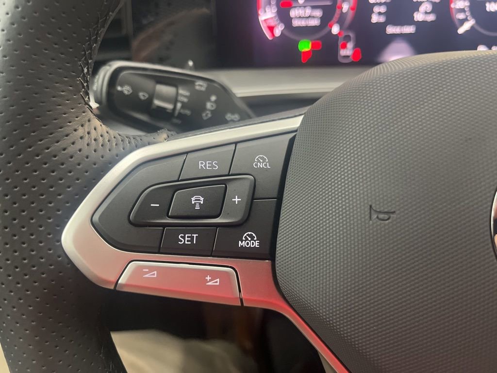 New 2026 Volkswagen Tiguan SE R-Line FWD image 19