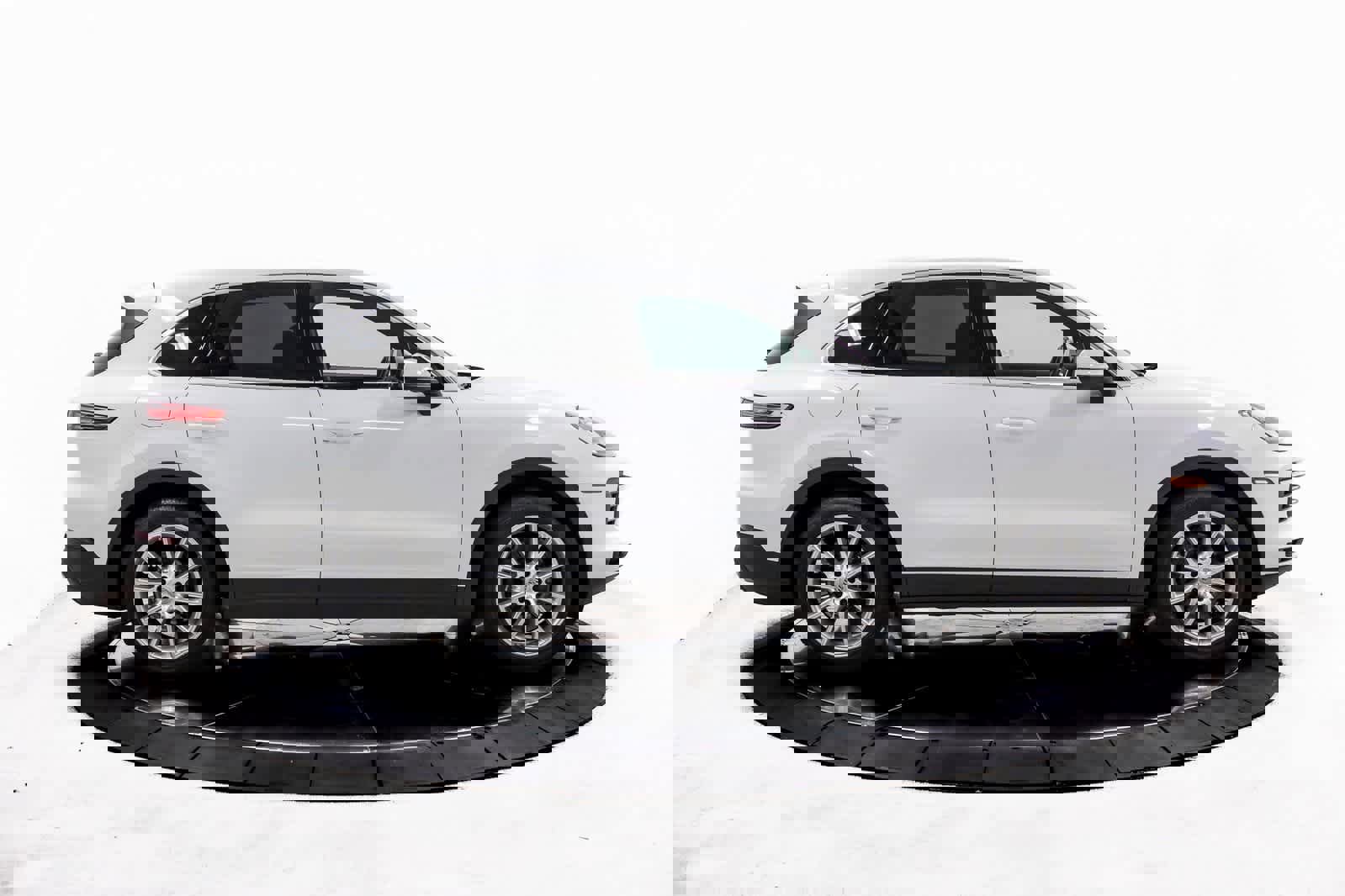 Certified 2022 Porsche Cayenne image 8