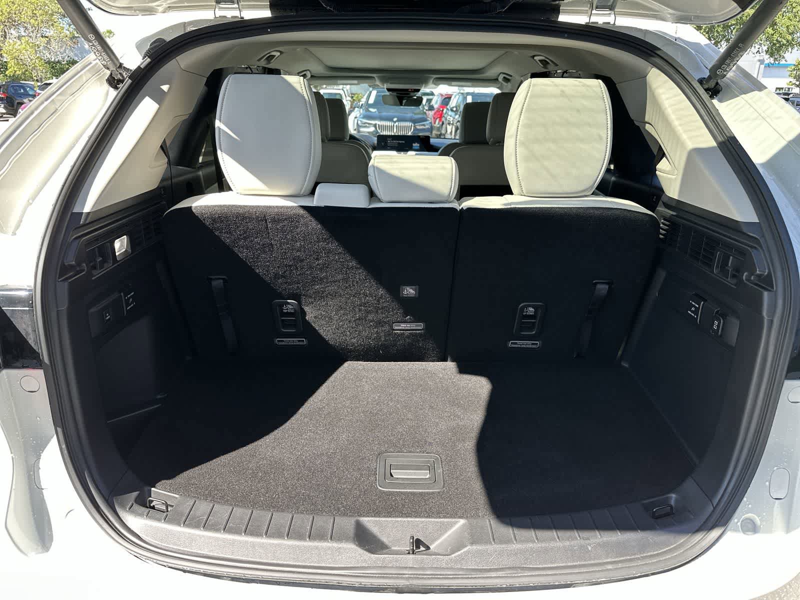 Used 2024 MAZDA CX-90 Plug-In Hybrid w/ Premium Plus AWD/4WD image 17