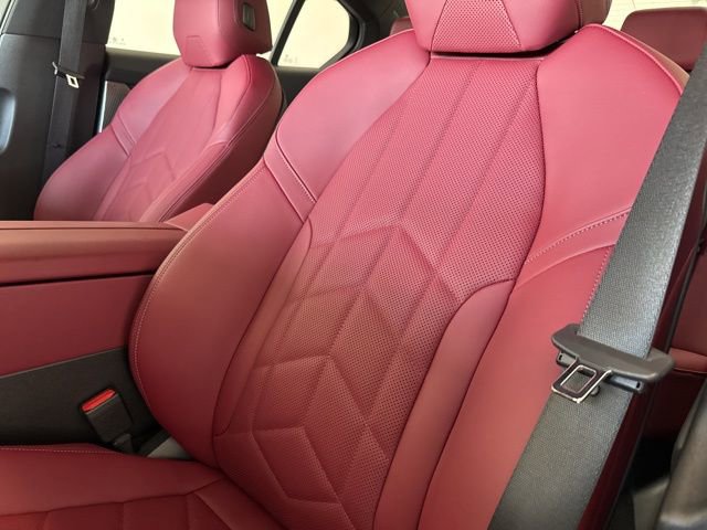 Used 2025 BMW i5 xDrive40 w/ Premium Package image 22