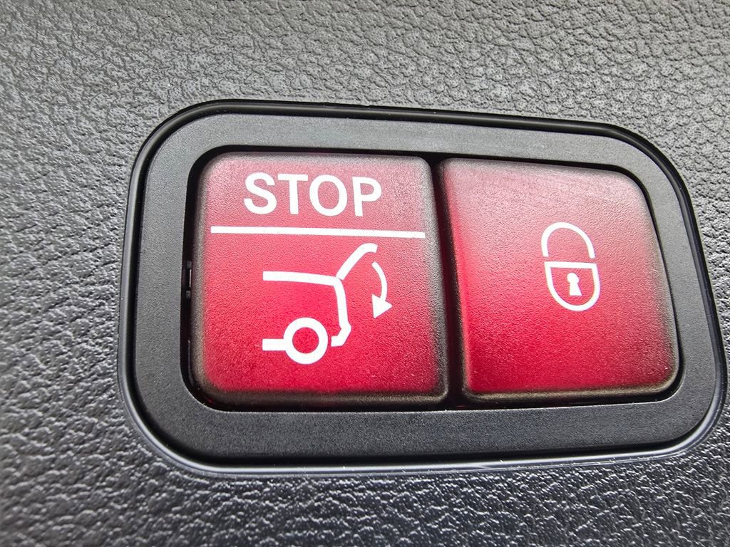 Certified 2025 Mercedes-Benz GLS 450 4MATIC image 19