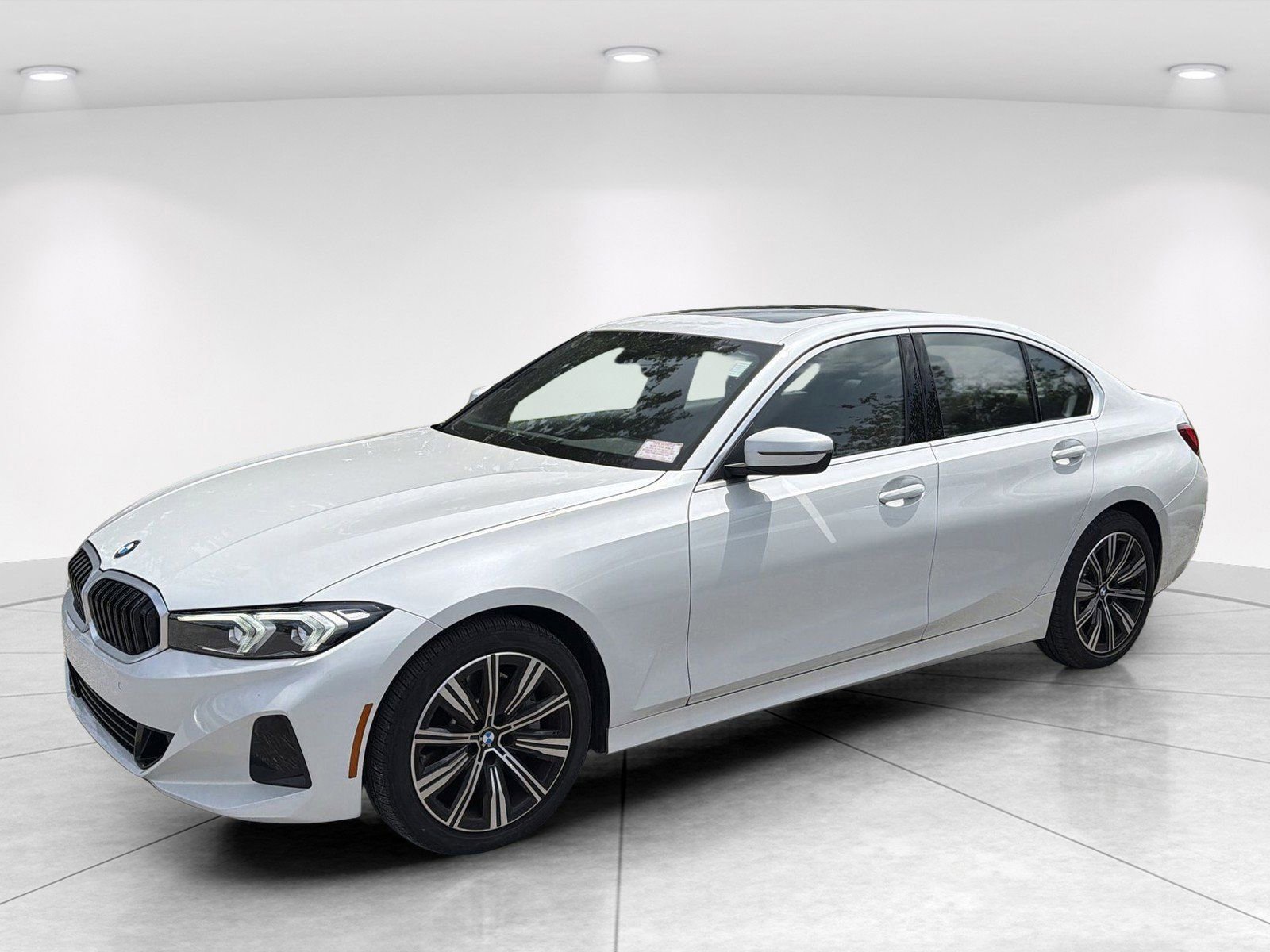 Certified 2025 BMW 330i xDrive Sedan AWD/4WD image 4