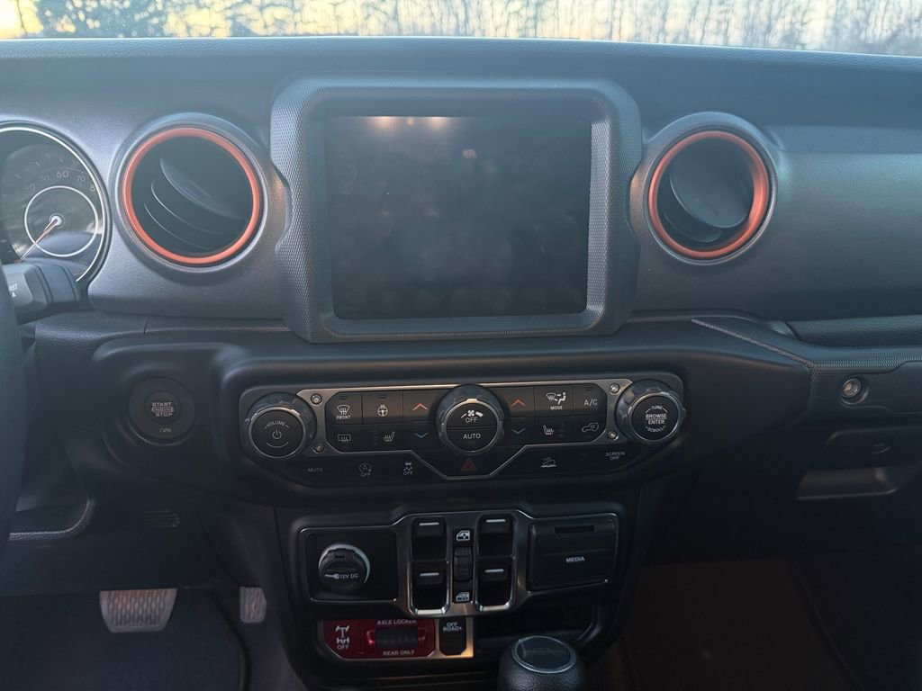 Used 2023 Jeep Gladiator Mojave w/ Cold Weather Group image 18