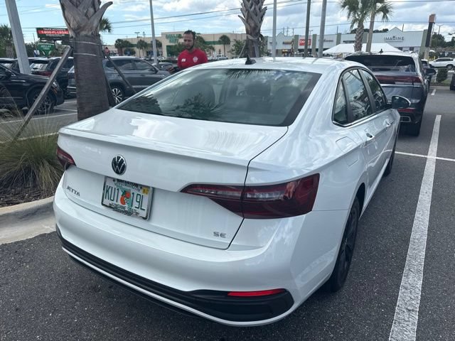 Certified 2024 Volkswagen Jetta SE w/ Panoramic Sunroof Package FWD image 9