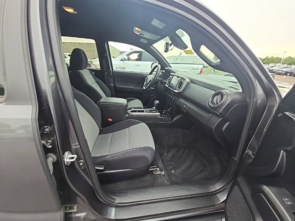 Used 2021 Toyota Tacoma TRD Sport AWD/4WD image 33