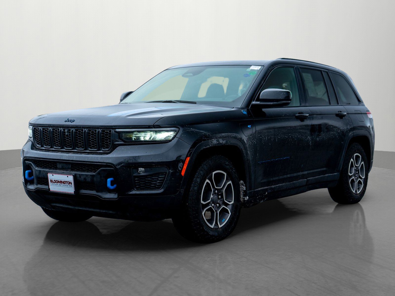Used 2023 Jeep Grand Cherokee Trailhawk w/ Luxury Tech Group III image 3