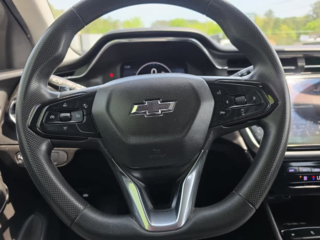 Used 2023 Chevrolet Bolt EUV LT FWD image 16