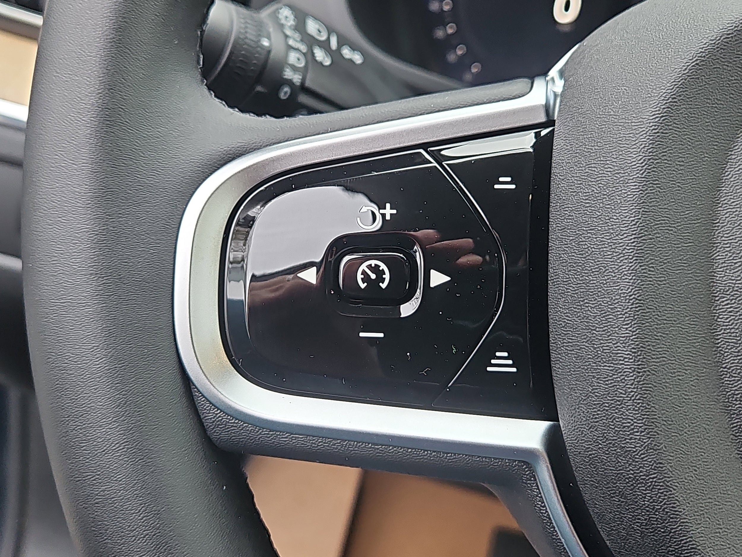 New 2026 Volvo XC60 B5 Plus w/ Protection Package Premier AWD/4WD image 15