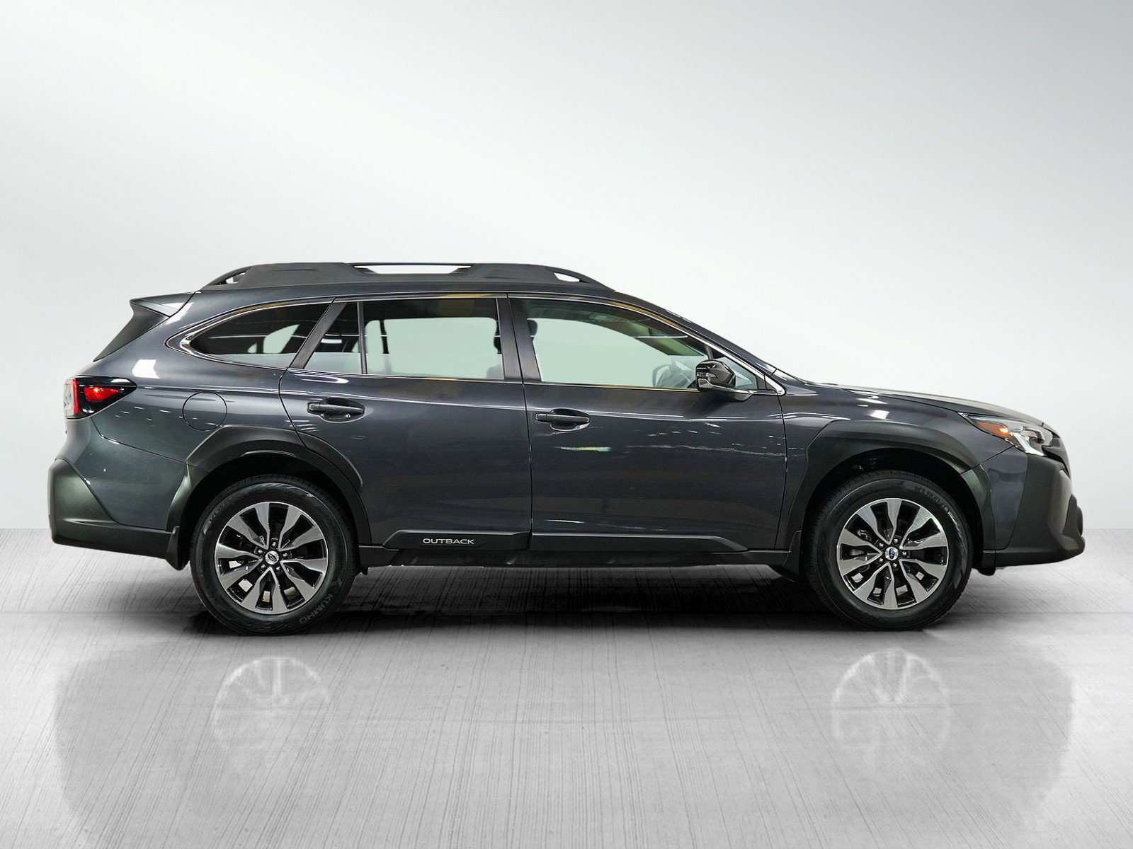 Used 2023 Subaru Outback Limited AWD/4WD image 6