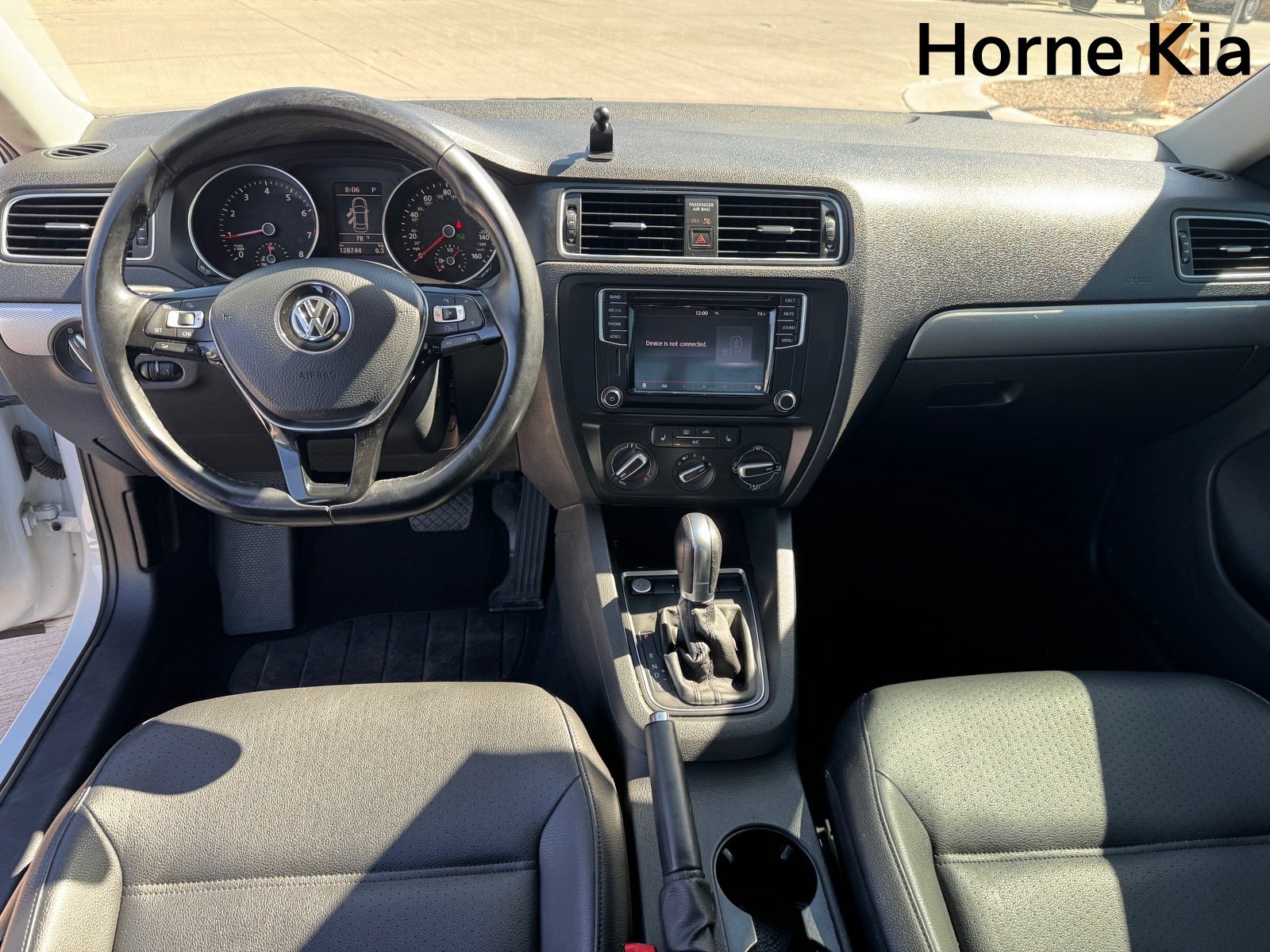 Used 2017 Volkswagen Jetta SE FWD image 14