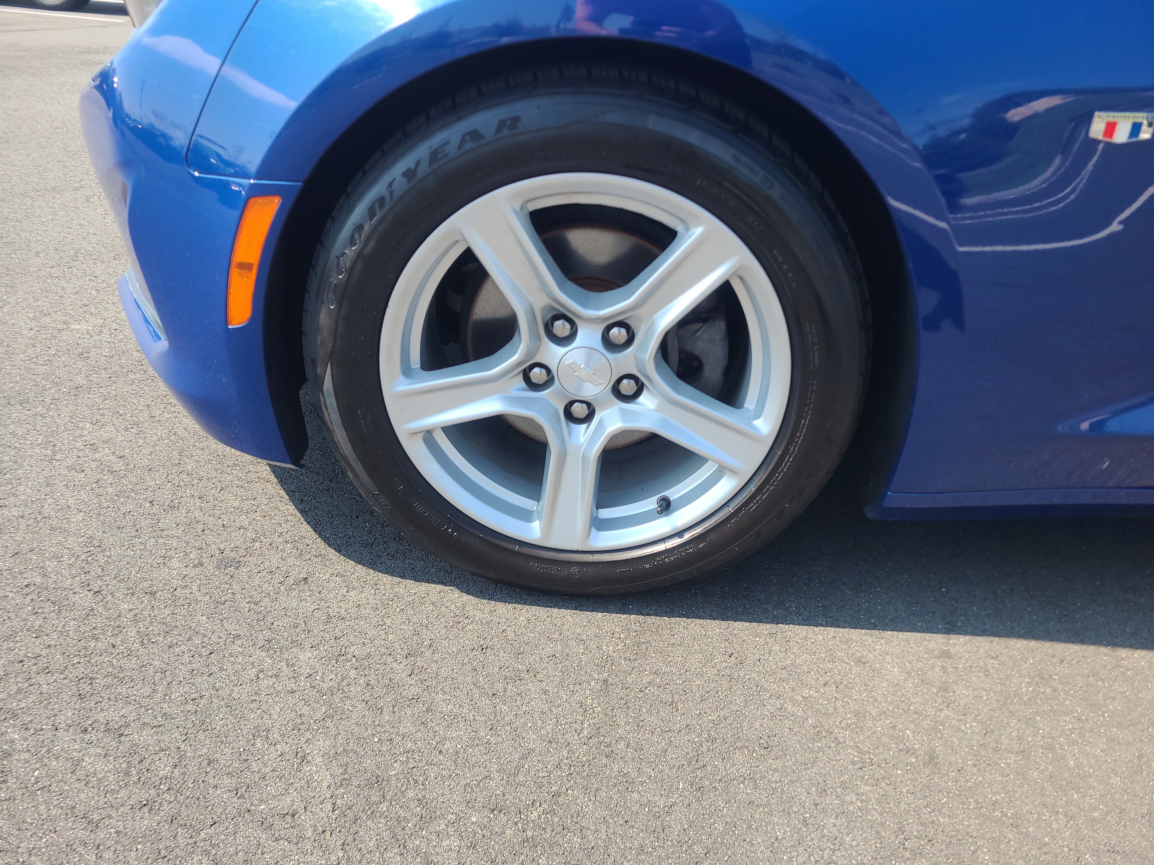 Used 2020 Chevrolet Camaro LT RWD image 9