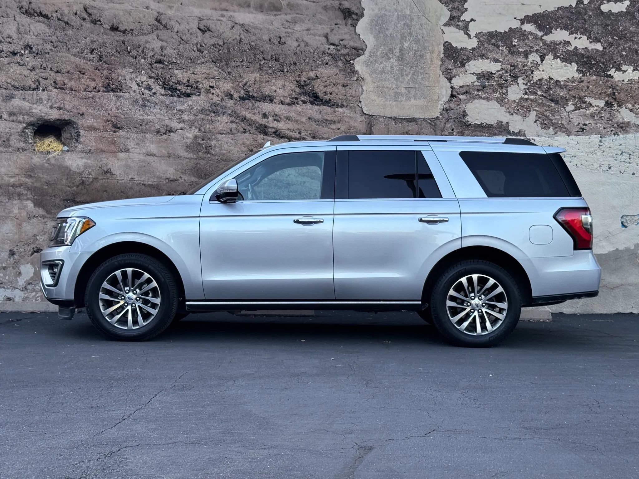 Used 2018 Ford Expedition Limited RWD image 7