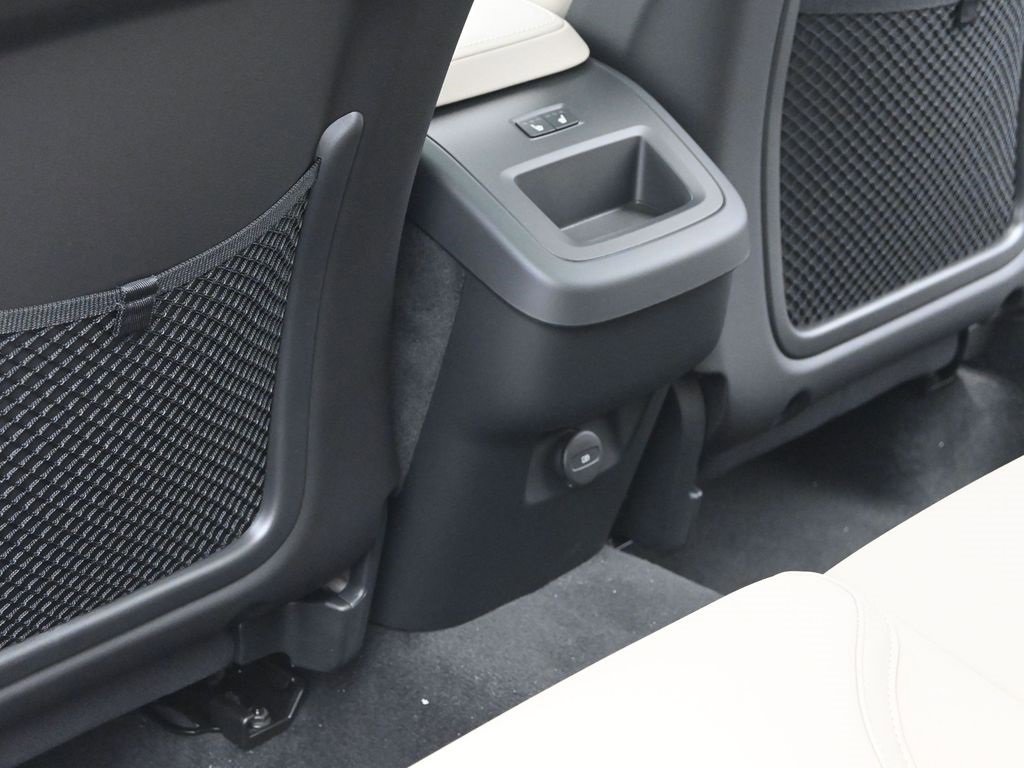 New 2026 Volvo XC60 B5 Plus w/ Climate Package image 29