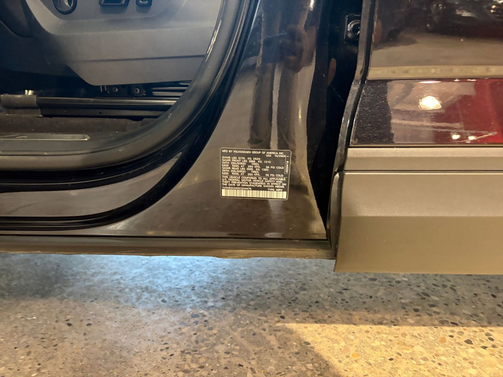 Used 2025 Volkswagen Atlas Cross Sport SE image 30