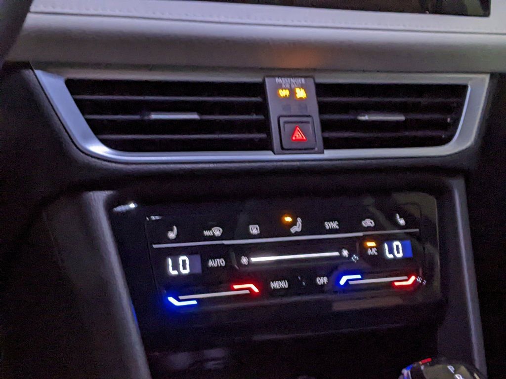 New 2026 Volkswagen Taos SE image 18