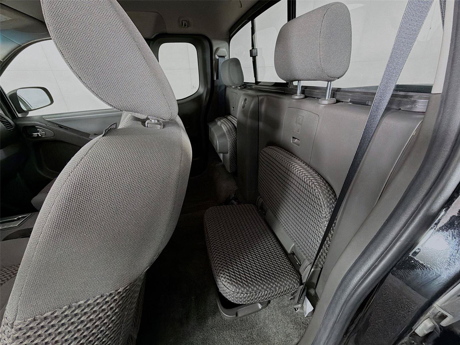 Used 2015 Nissan Frontier SV AWD/4WD image 23
