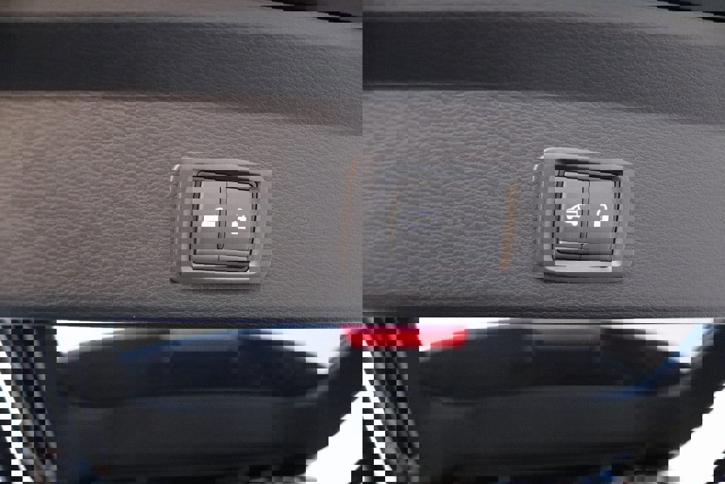 Used 2025 Mitsubishi Outlander SE image 26