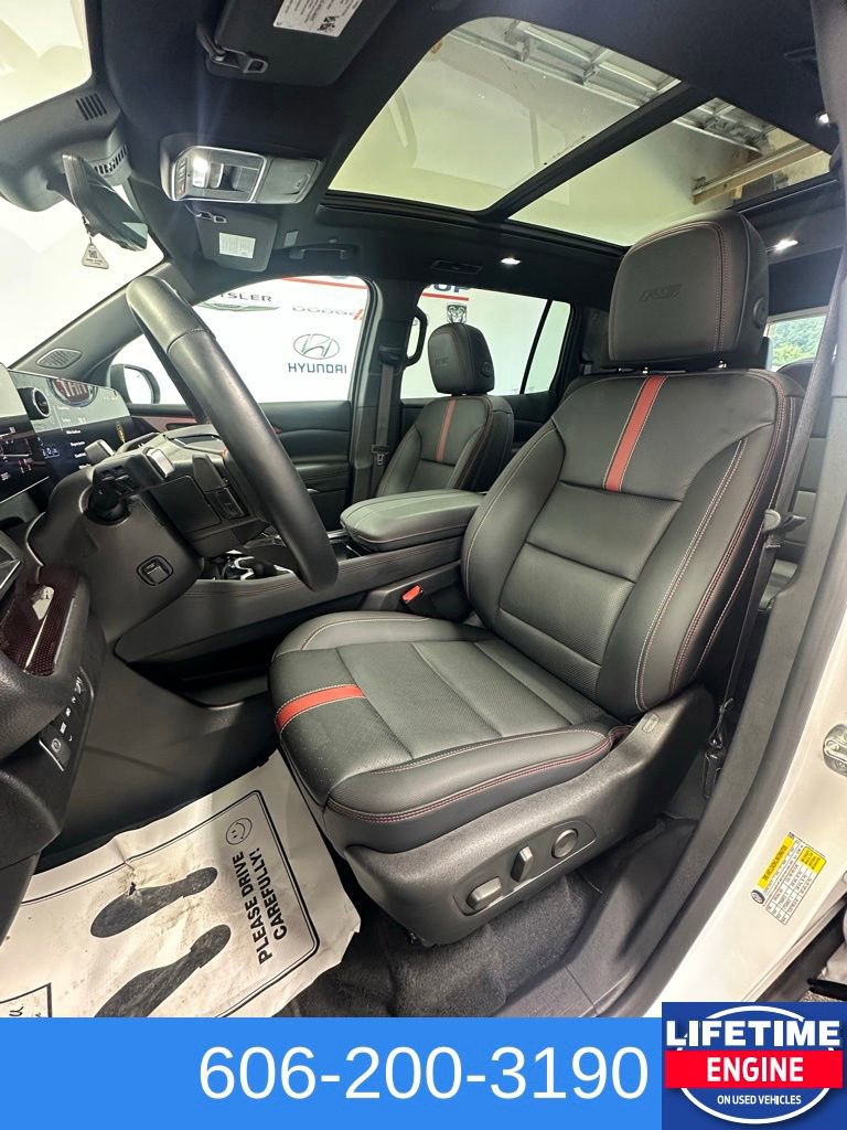 Used 2024 Chevrolet Traverse RS image 16
