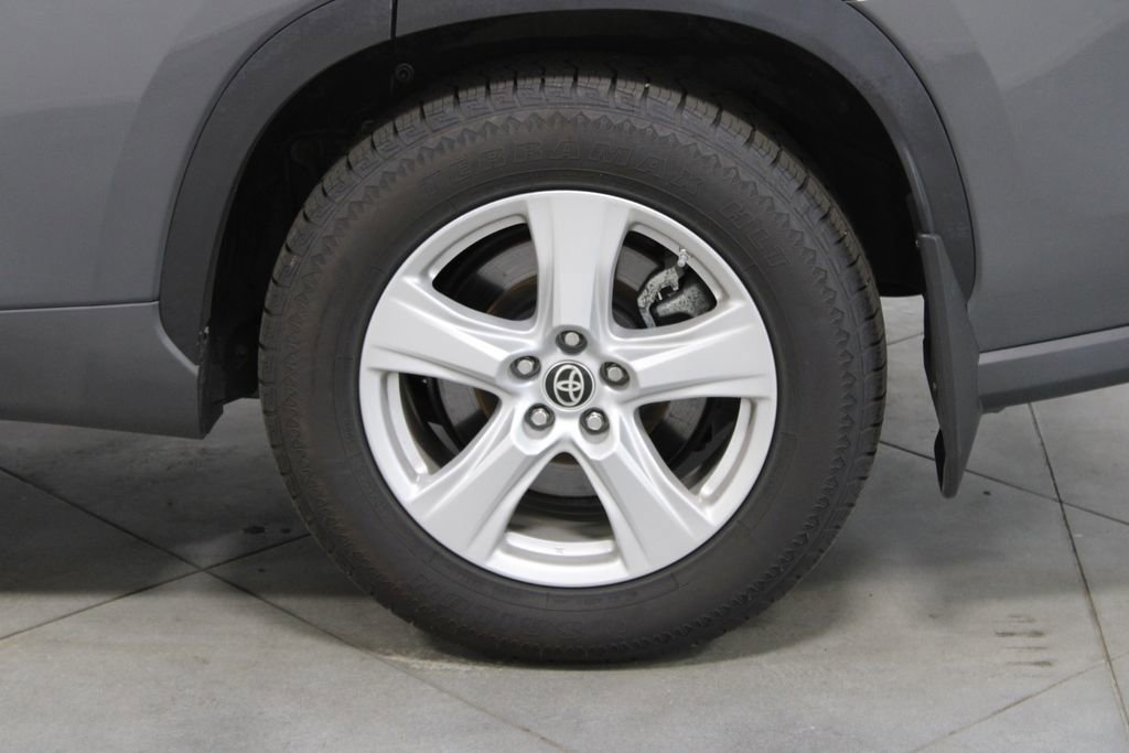 Used 2023 Toyota Highlander L image 8