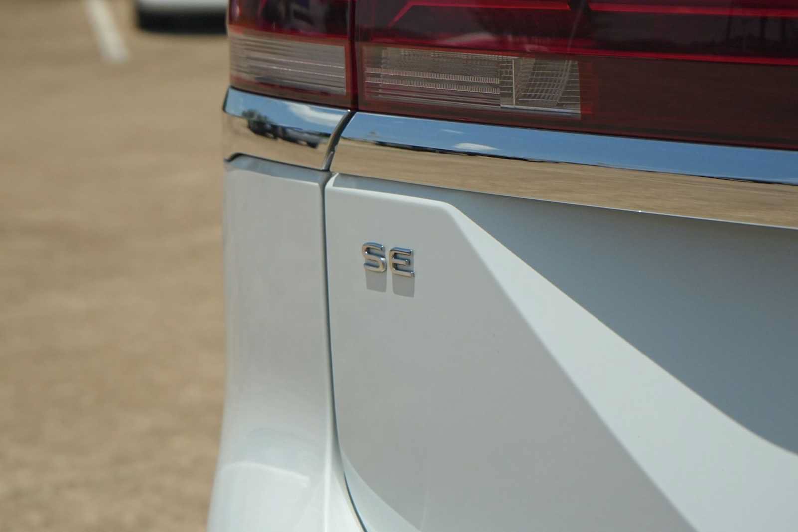 Used 2025 Volkswagen Atlas SE FWD image 8