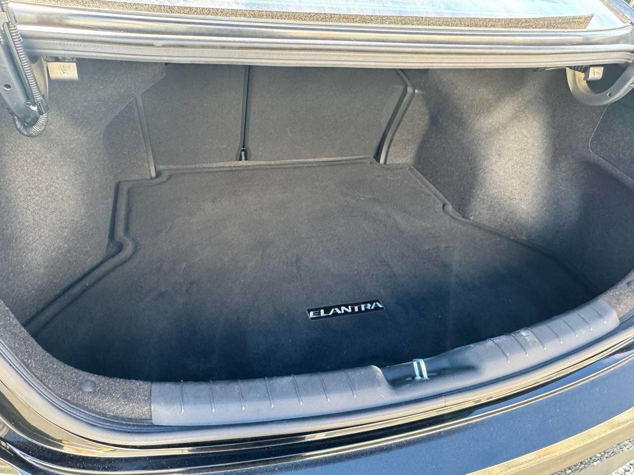 Used 2020 Hyundai Elantra SE image 21