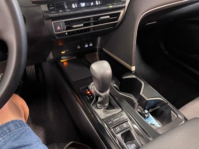 Used 2025 Toyota Camry LE FWD image 29