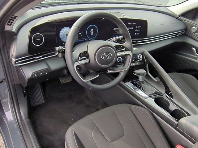 Used 2023 Hyundai Elantra SEL w/ Convenience Package FWD image 9