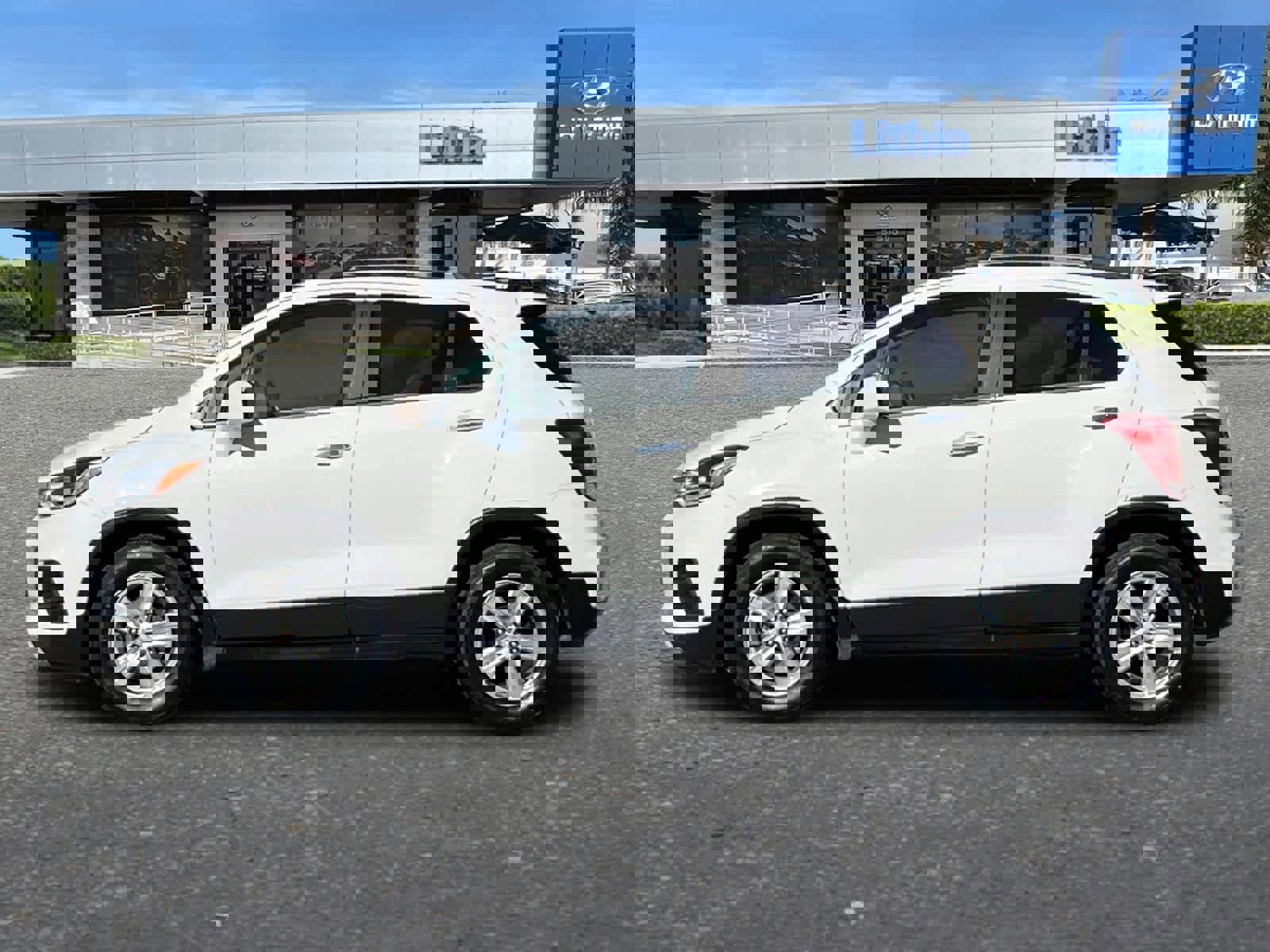 Used 2018 Chevrolet Trax LT w/ LT Convenience Package image 6