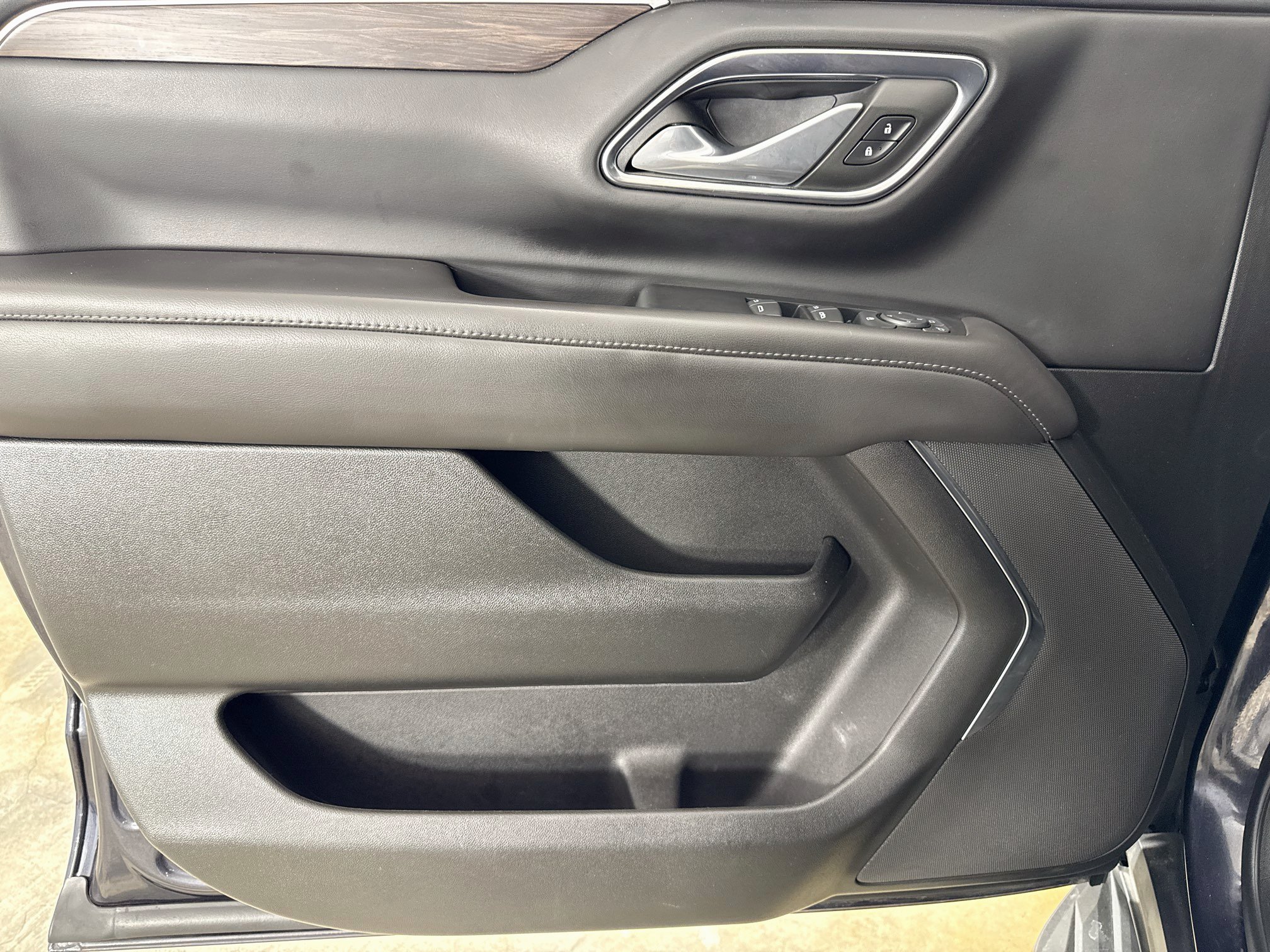 Used 2023 Chevrolet Suburban LS RWD image 19