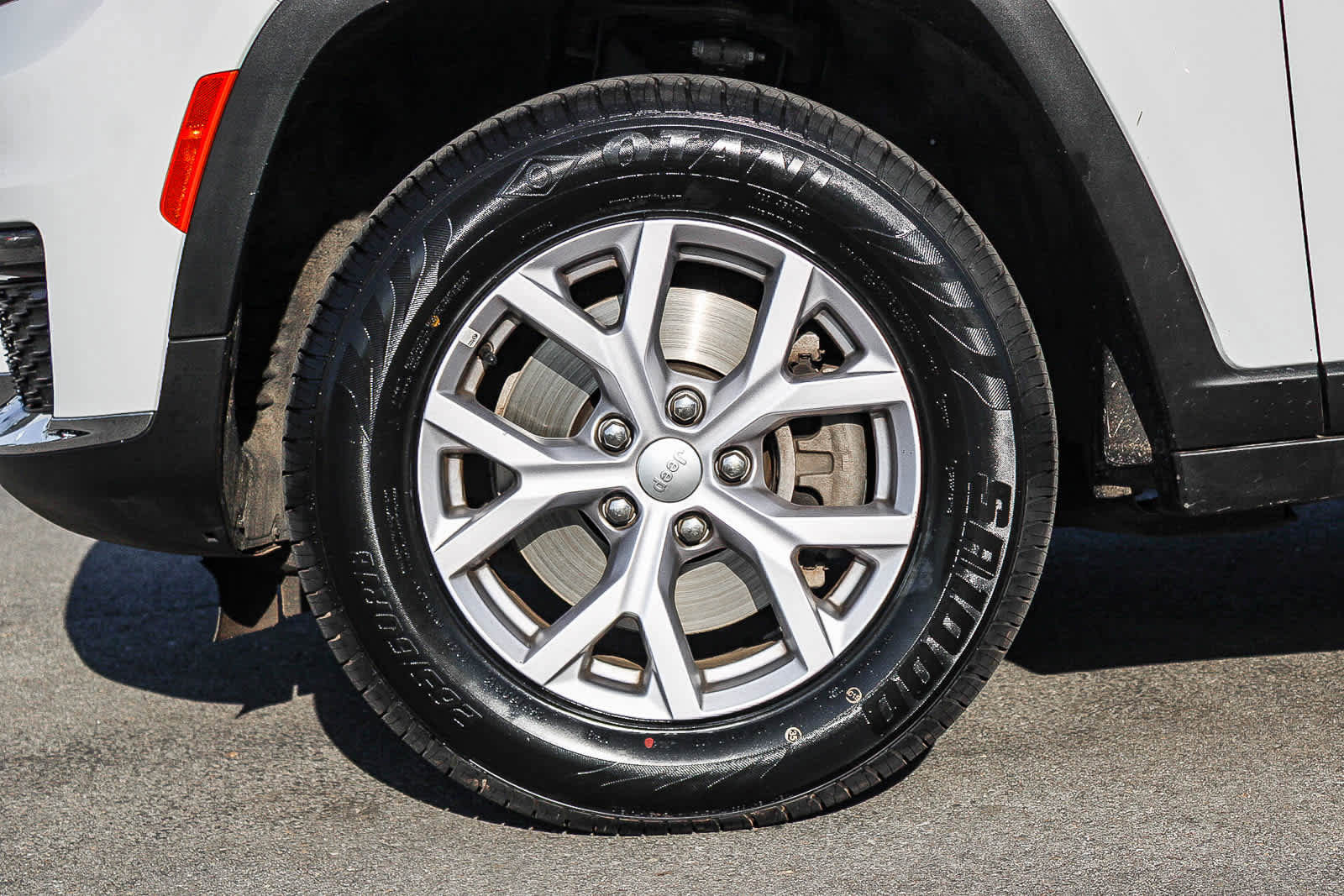 Used 2022 Jeep Grand Cherokee L Limited AWD/4WD image 9