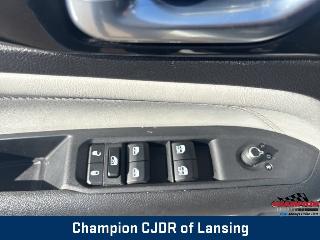 Used 2025 Jeep Compass Limited AWD/4WD image 15