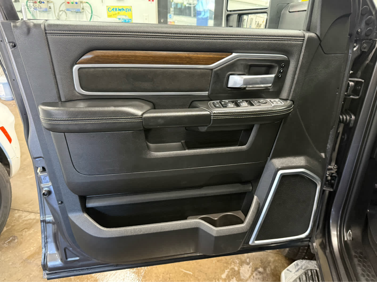 Used 2024 RAM 2500 Laramie image 21