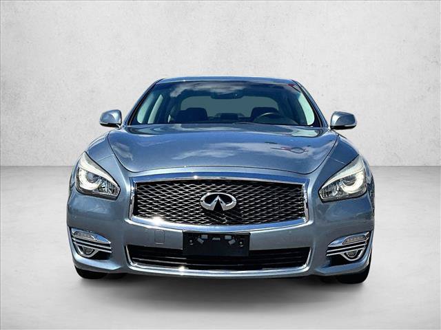 Used 2018 INFINITI Q70 Luxe RWD image 3
