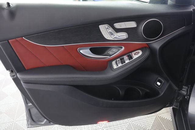Used 2022 Mercedes-Benz GLC 300 4MATIC w/ AMG Line image 25